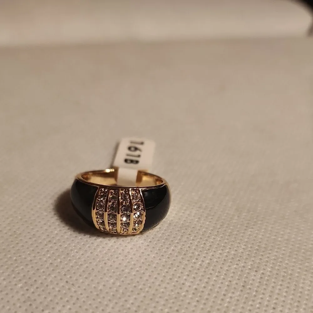 Elegant Black and Gold Toned Ring..with Rhinestones......size 8